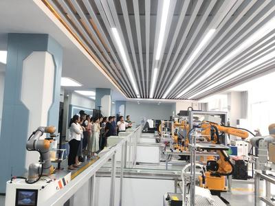 学校圆满完成智能制造创新工厂系统集成与应用师资班培训，助力人工智能行业应用系统集成服务人才培养